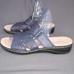 Croft & Barrow Navy cut out slip on sandals size 6.5 hook and loop adjustable